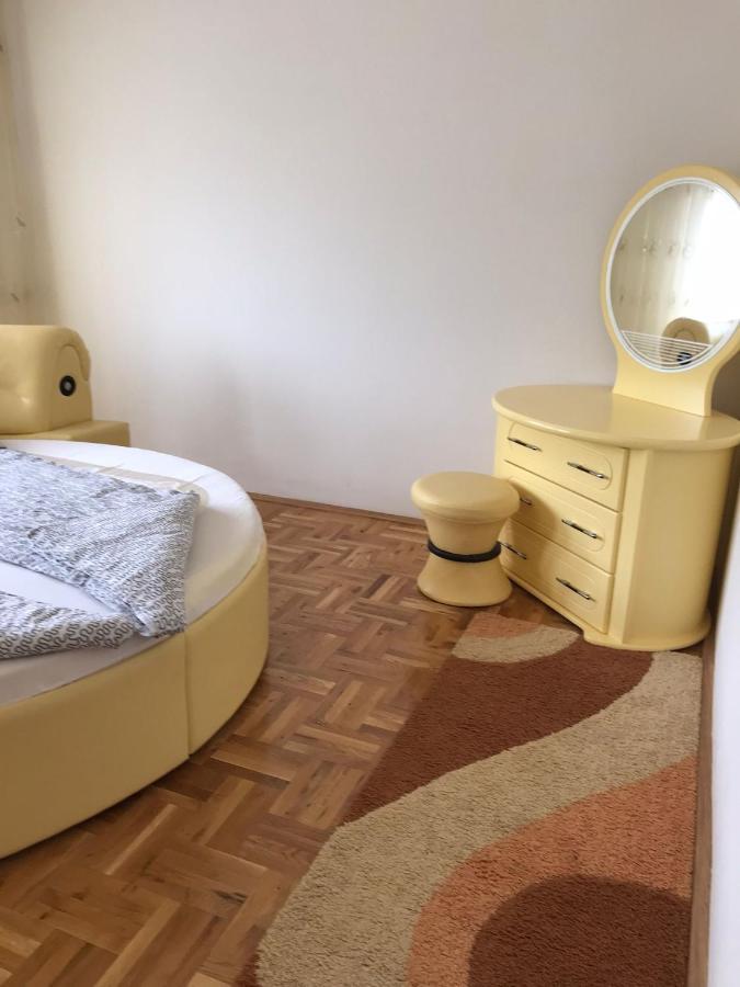 Apartment Alpi Peć Exterior foto